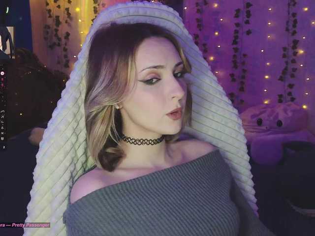LollyGirlMoon's BongaCams show and profile