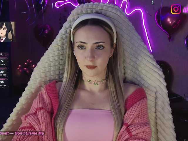 LollyGirlMoon's BongaCams show and profile