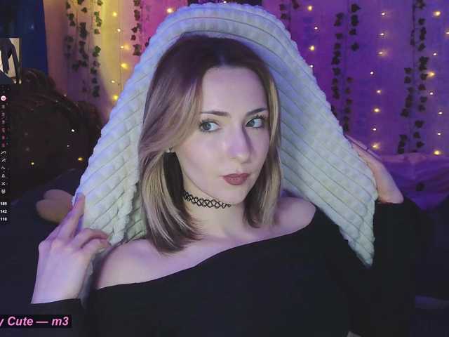 LollyGirlMoon's BongaCams show and profile