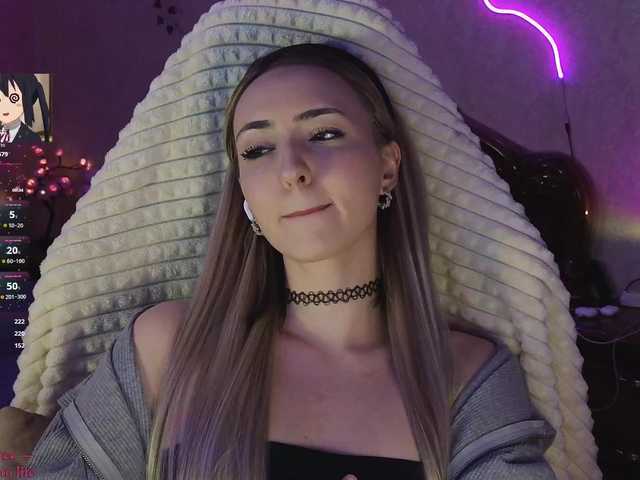 LollyGirlMoon's BongaCams show and profile