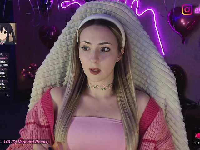 LollyGirlMoon's BongaCams show and profile