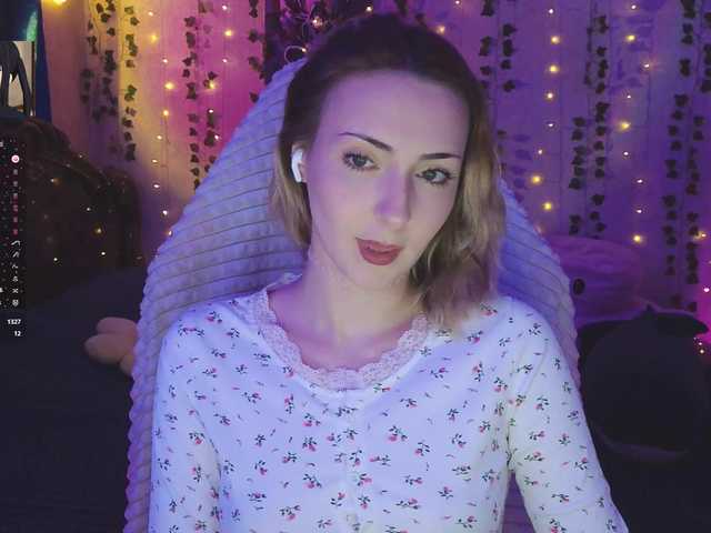 LollyGirlMoon's BongaCams show and profile