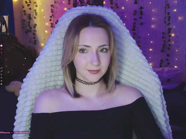 LollyGirlMoon's BongaCams show and profile