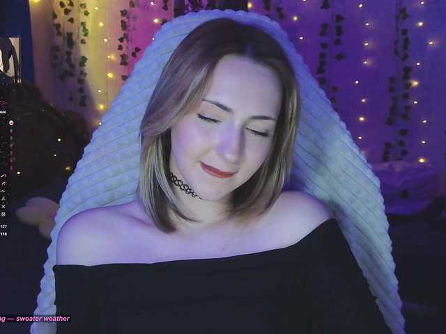 LollyGirlMoon's BongaCams show and profile