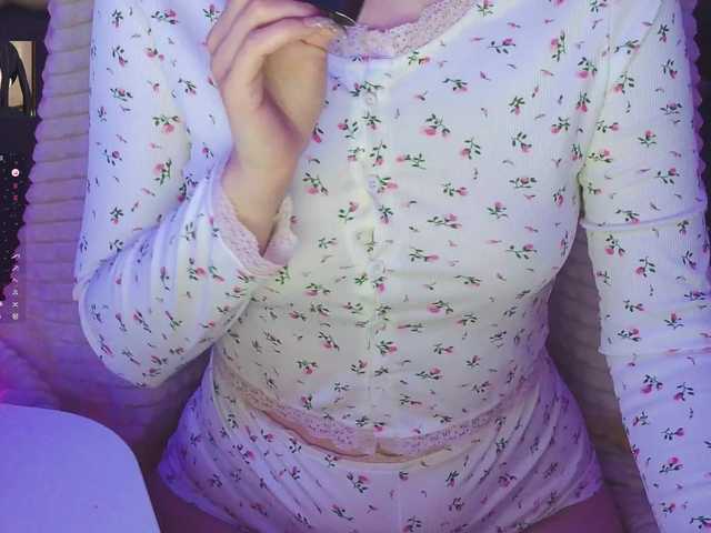 LollyGirlMoon's BongaCams show and profile