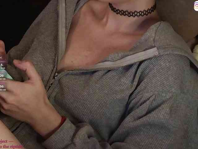 LollyGirlMoon bongacams