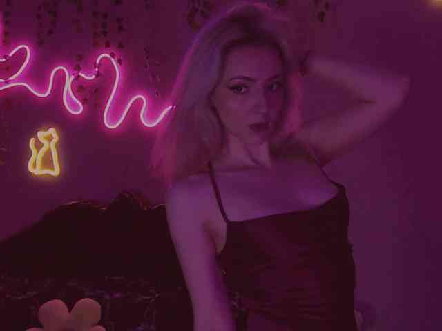 LollyGirlMoon Live Webcam on BongaCams