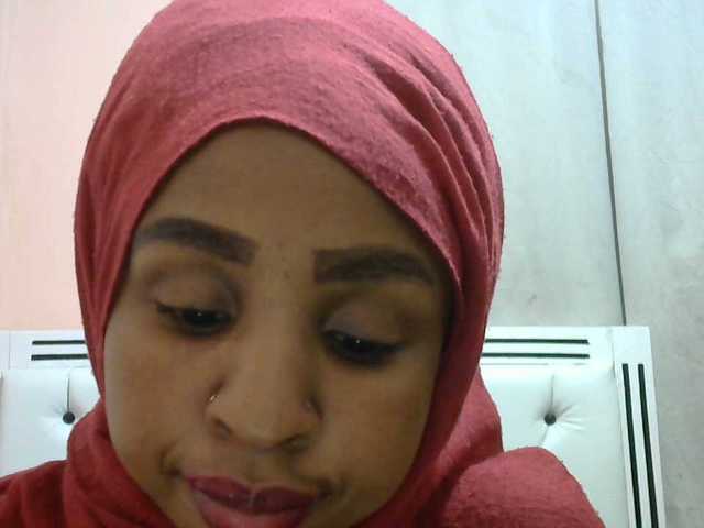 le modèle misskatrinah002 est en webcam porno dans un show sur le site bongacams, il possède les tags suivants: Ebony,Brunette,Hairy