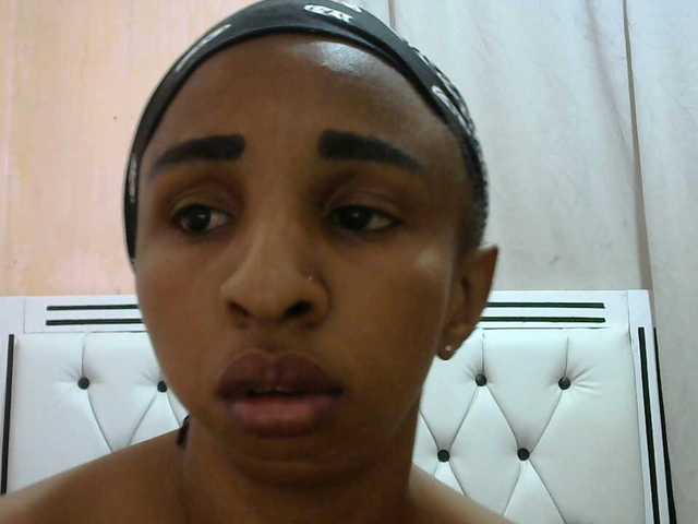 misskatrinah002 webcam bongacams model stream image