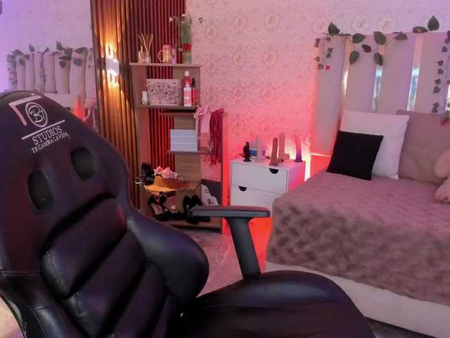 Daphnne-tay's BongaCams show and profile