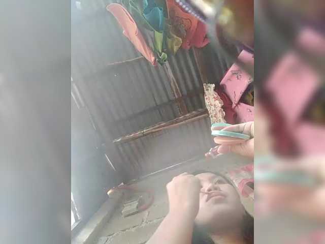 JuicyKittie's BongaCams show and profile