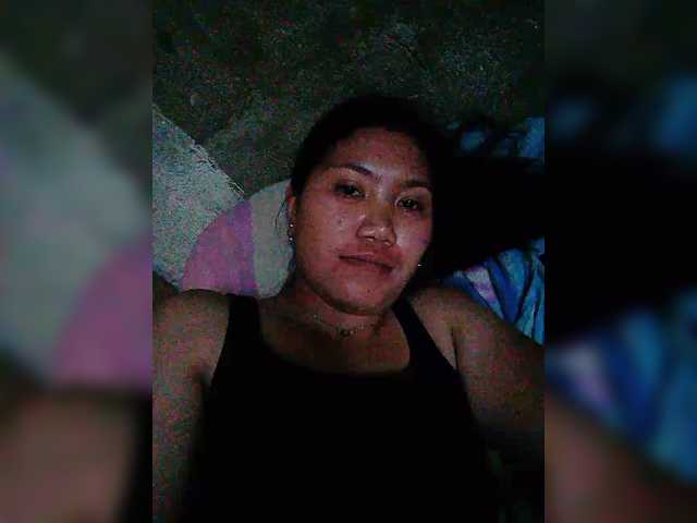 JuicyKittie's BongaCams show and profile