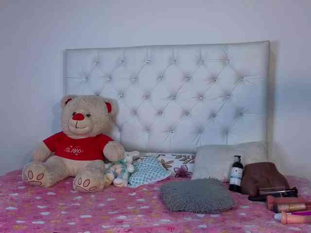 megan-stathan webcam