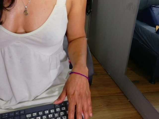 vanessa-7-'s BongaCams show and profile