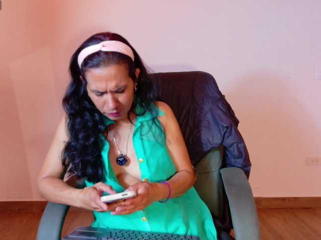 vanessa-7- webcam bongacams model stream image