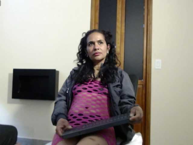 vanessa-7- webcam bongacams model stream image