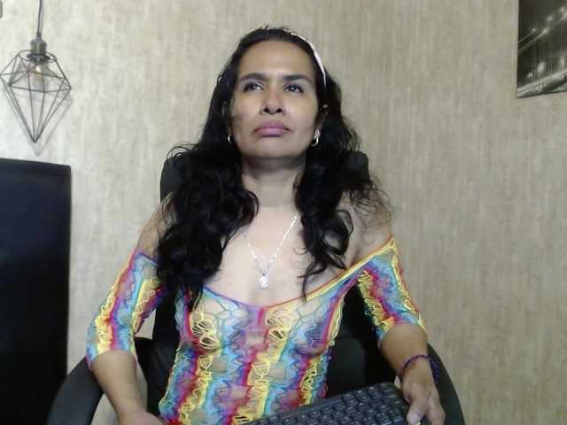 vanessa-7- webcam bongacams model stream image