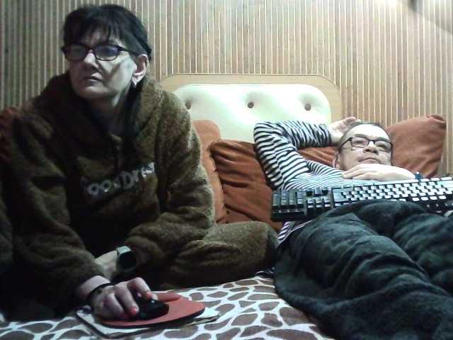 coupleofcoolx's BongaCams show and profile