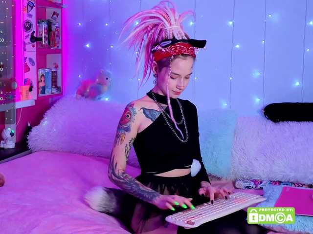 Anuskatz's BongaCams show and profile