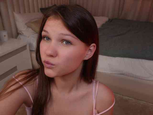 Little-Lola07 webcam