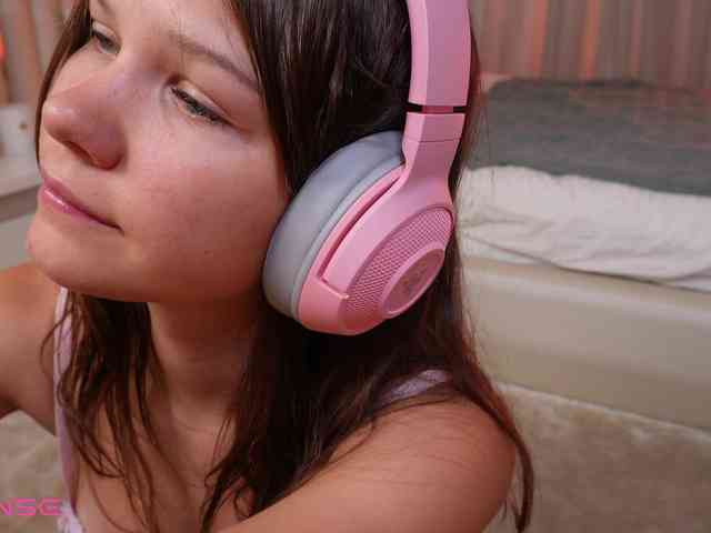 Little-Lola07 webcam