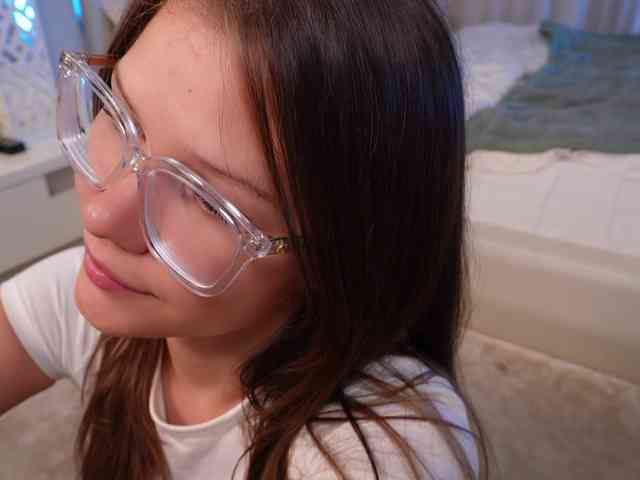 Little-Lola07 webcam