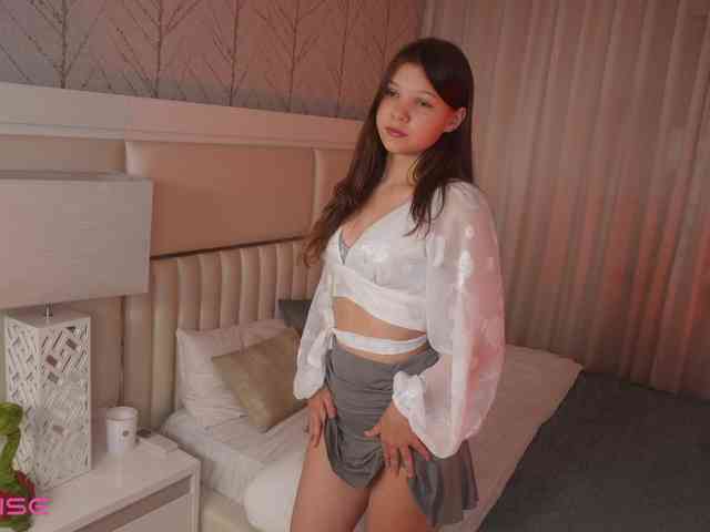 Little-Lola07 webcam