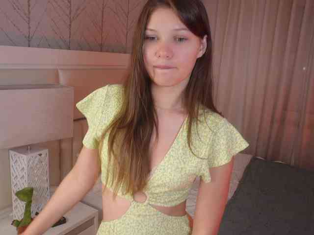 Little-Lola07 webcam