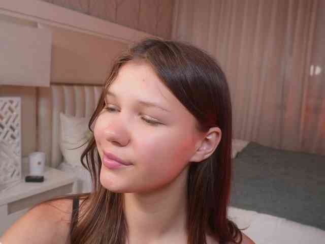 Little-Lola07 webcam