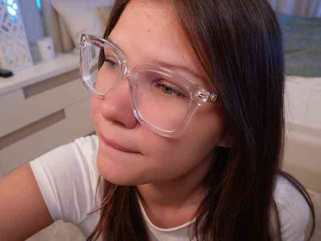 Little-Lola07 webcam