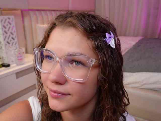 Little-Lola07 webcam
