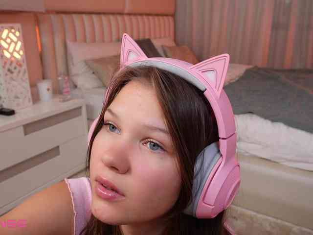 Little-Lola07 webcam