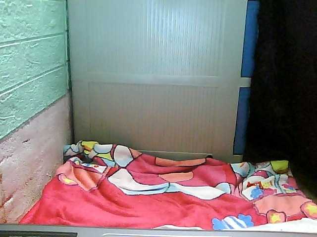Yummyflirttits69 webcam bongacams model stream image