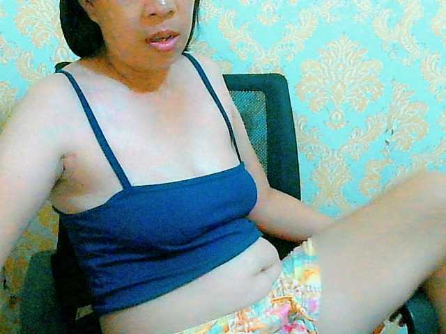 Yummyflirttits69 webcam bongacams model stream image