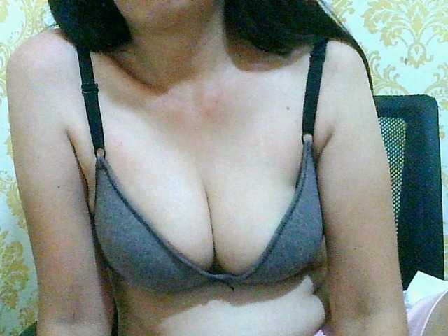 Yummyflirttits69 from BongaCams is Freechat