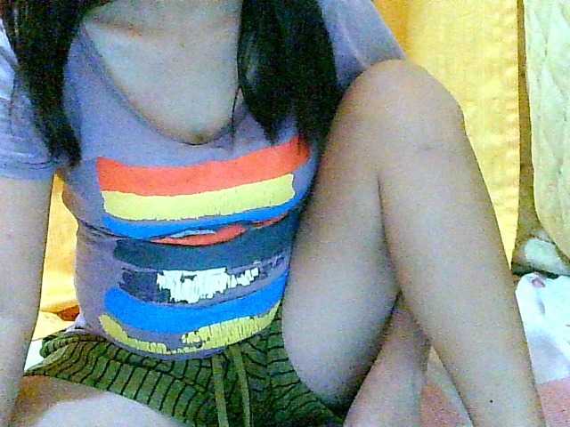 Yummyflirttits69 webcam bongacams model stream image