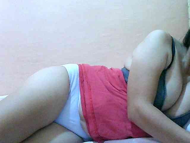 Yummyflirttits69 webcam