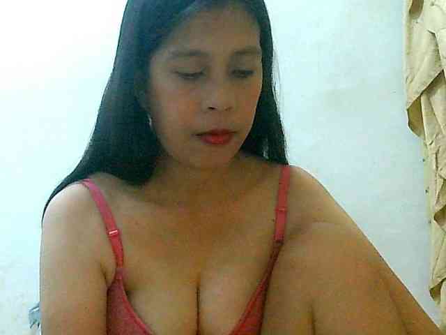 Yummyflirttits69 webcam