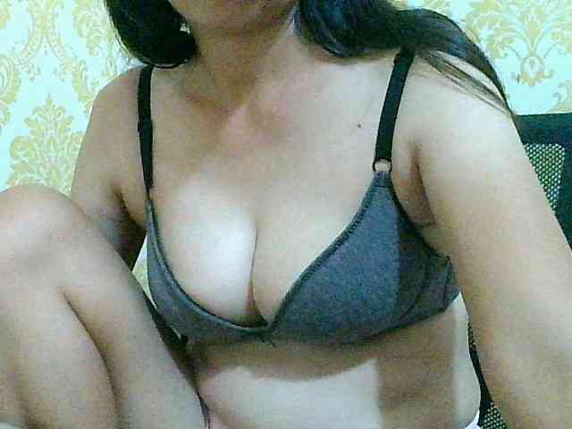 Yummyflirttits69 webcam