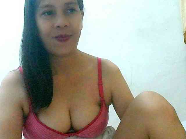 Yummyflirttits69 webcam