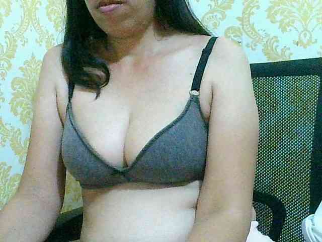 Yummyflirttits69 webcam