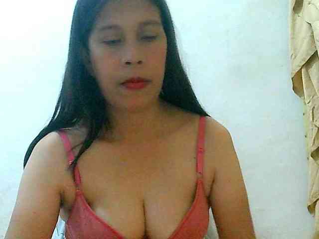 Yummyflirttits69 webcam