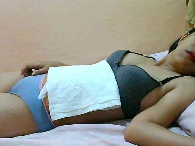 Yummyflirttits69 webcam