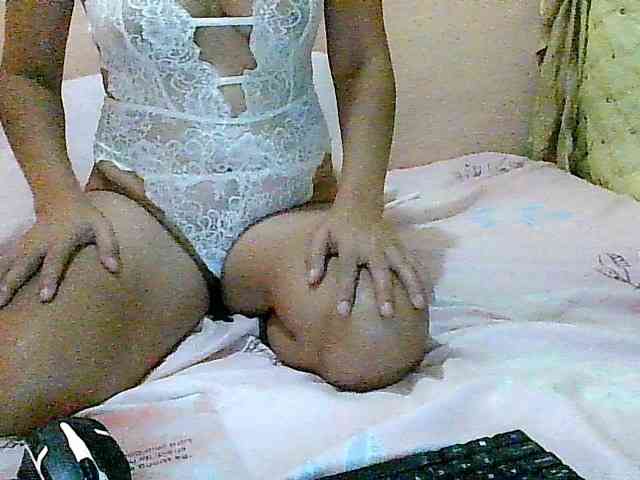 Yummyflirttits69 webcam