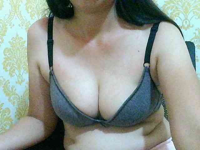 Yummyflirttits69 webcam