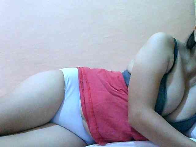 Yummyflirttits69 webcam