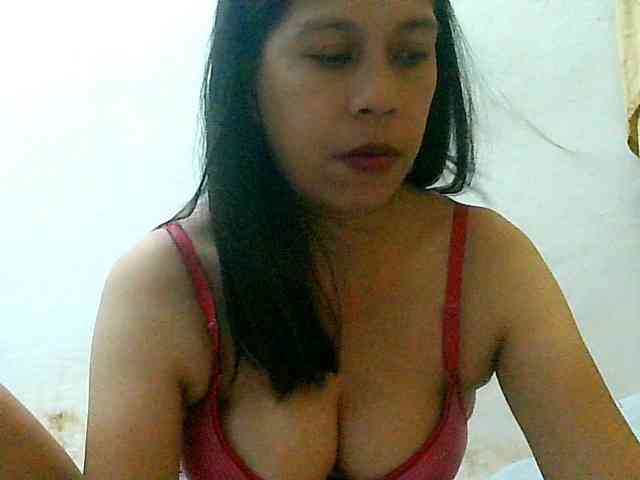 Yummyflirttits69 webcam