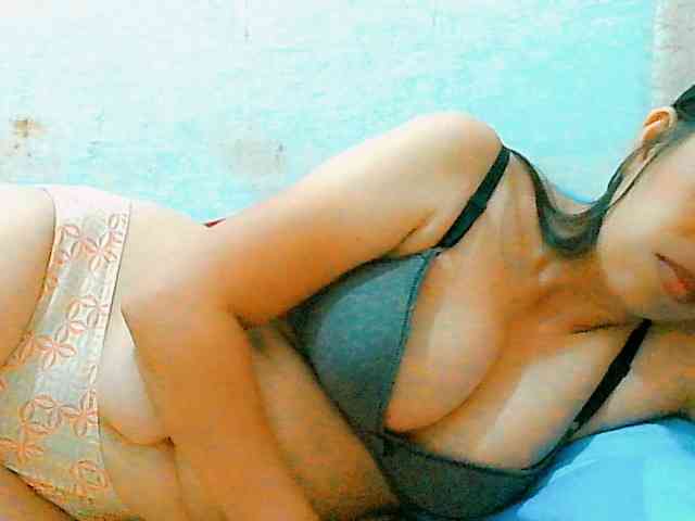 Yummyflirttits69 webcam