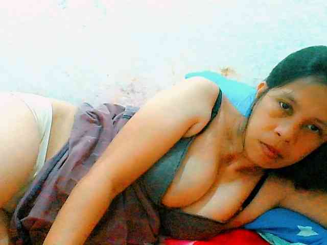 Yummyflirttits69 webcam