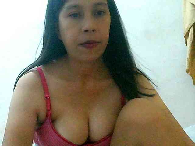 Yummyflirttits69 webcam